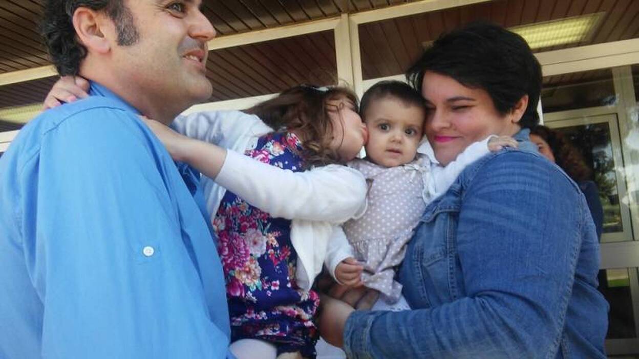 Primer trasplante hepático de un adulto vivo a un bebé por laparoscopia