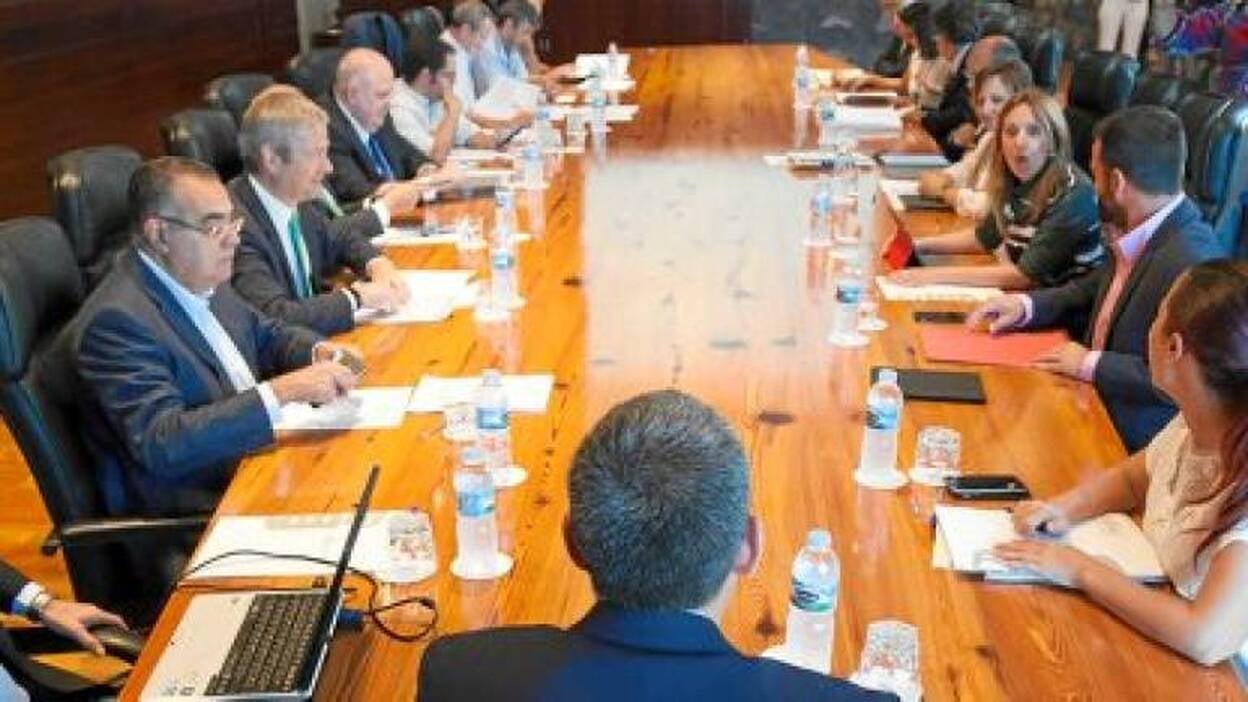 Los sindicatos se plantan en contra de la ley del suelo