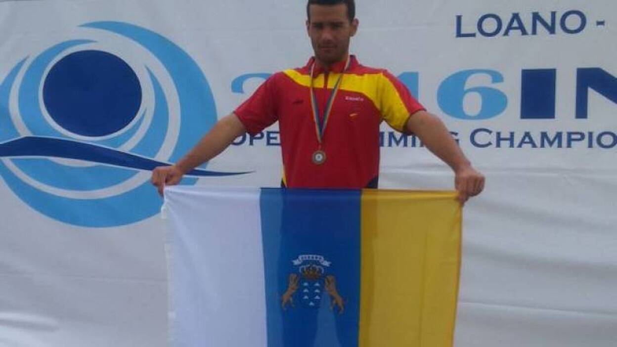 Adrián Santana brilla en su estreno