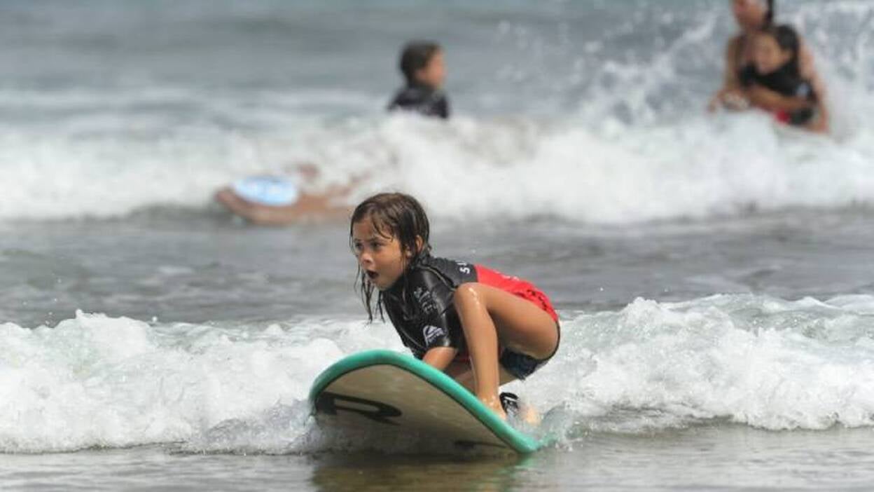 Amigos sobre las olas de La Cícer