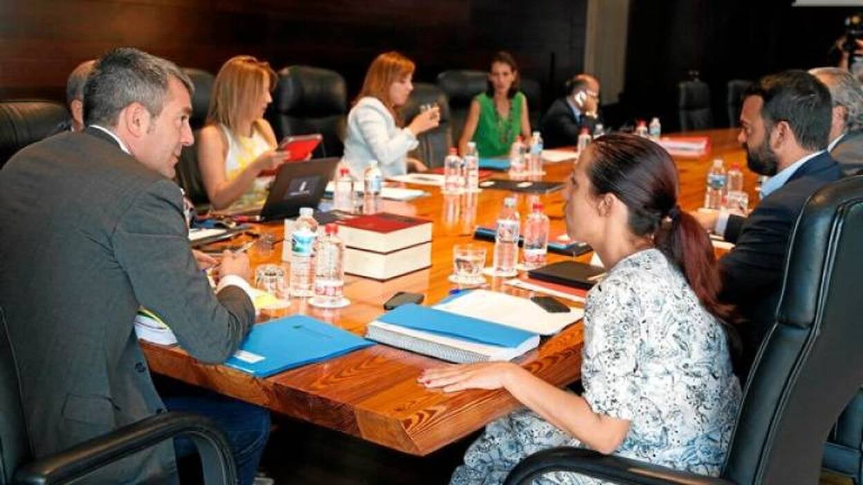 Canarias se salva de los avisos de ajuste de Montoro