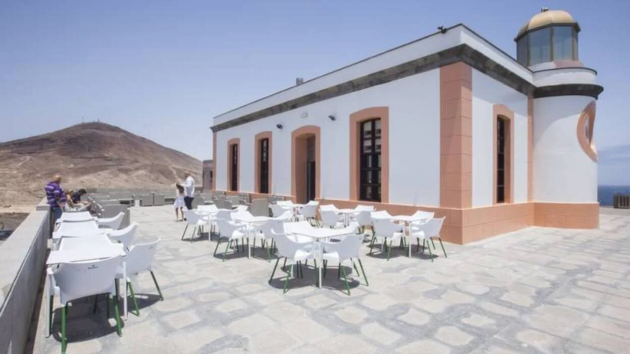 Abierto el restaurante y terraza del histórico Faro de Arinaga