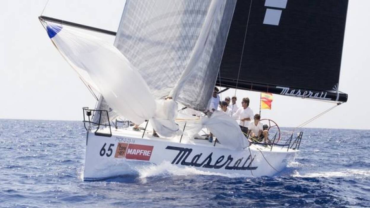 El Maserati de Fernando León, líder en Mallorca