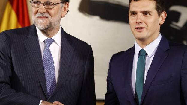 Comienza la reunión en la que Rajoy confía que Rivera se mueva al sí