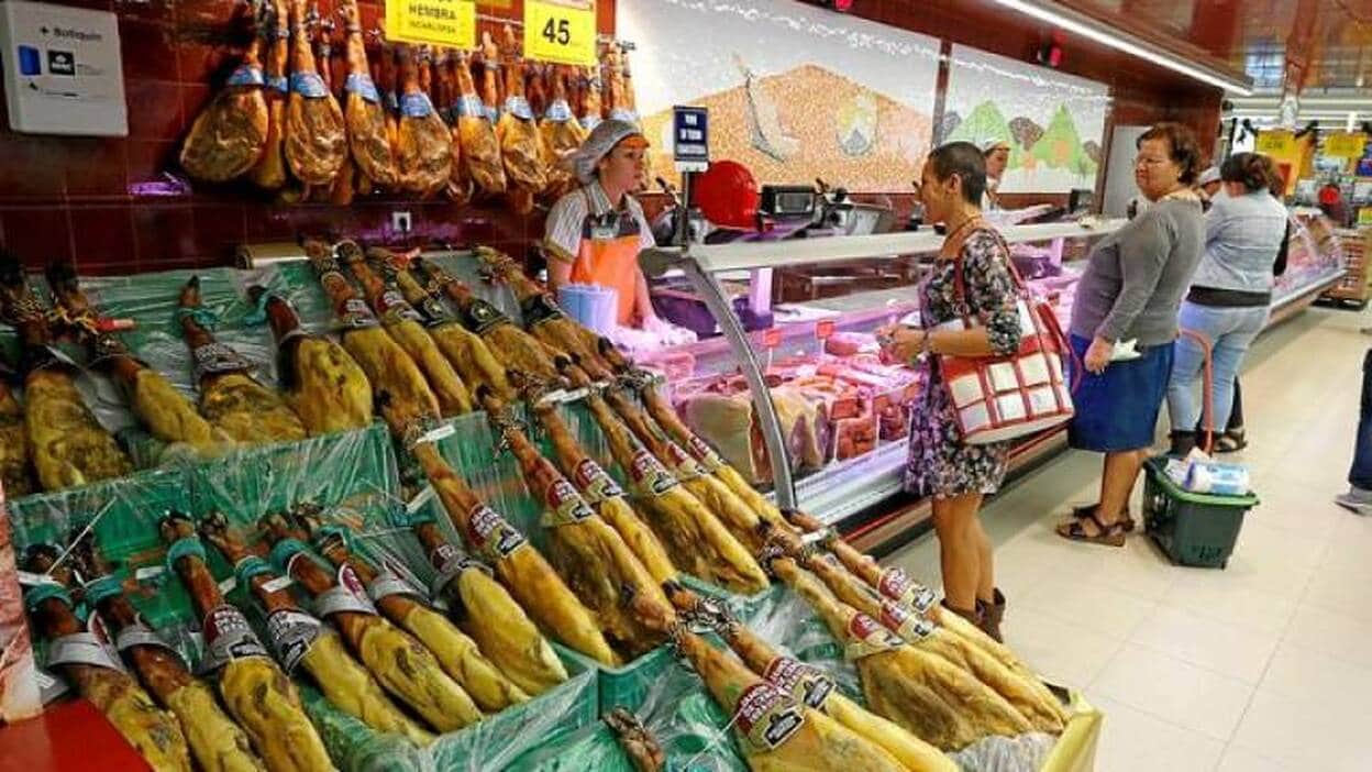 La cesta de la compra sigue como la tercera más cara de Canarias