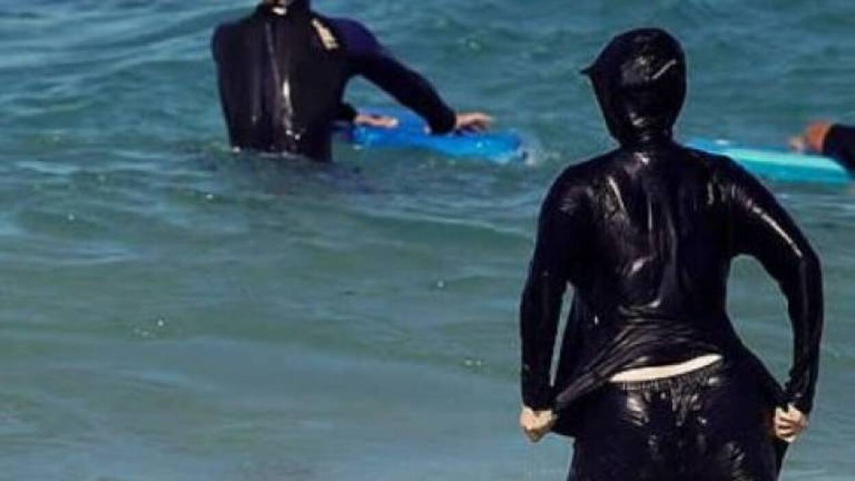 Multan a tres mujeres en Cannes por usar "burkini"