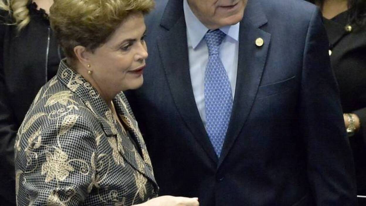 Rousseff a punto de caer por unas irregularidades que abundan sin castigo