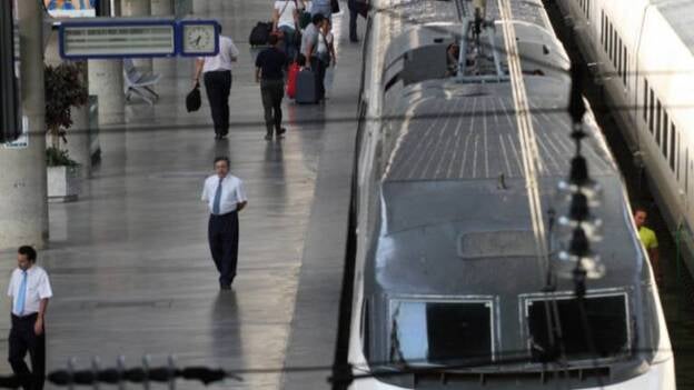 La caída de un cable sobre la catenaria del AVE Madrid-Sevilla provoca retrasos y transbordos en diez trenes