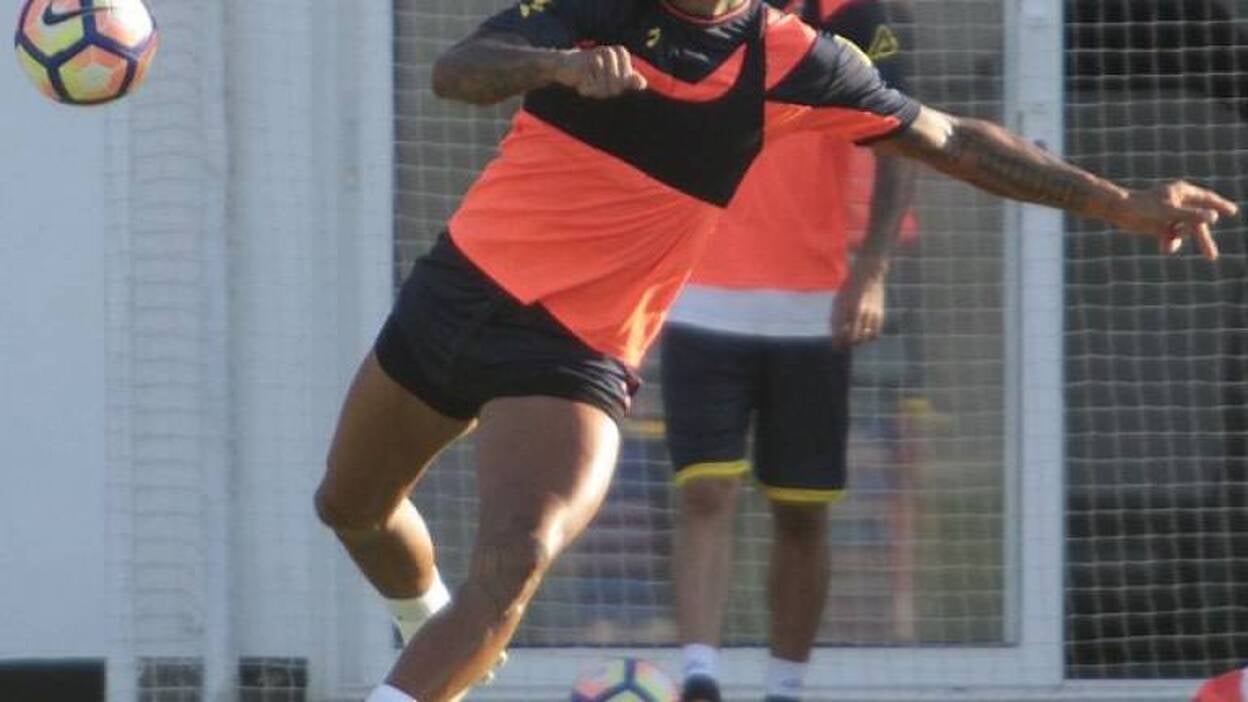 Boateng no completa el entrenamiento