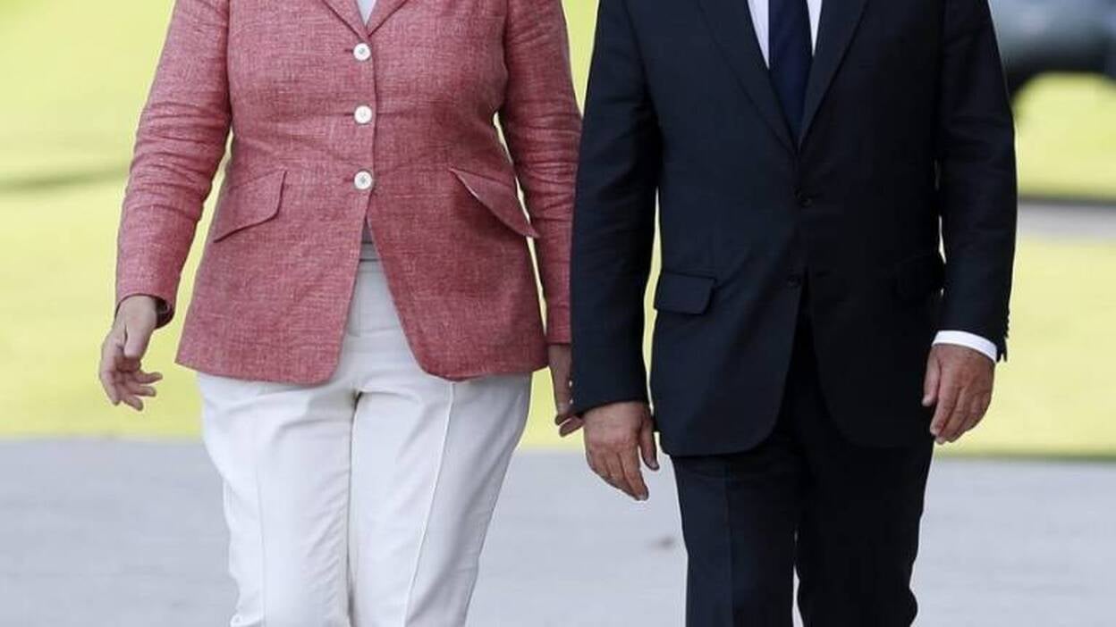 Hollande deja entrever que se presentará a su reelección en 2017