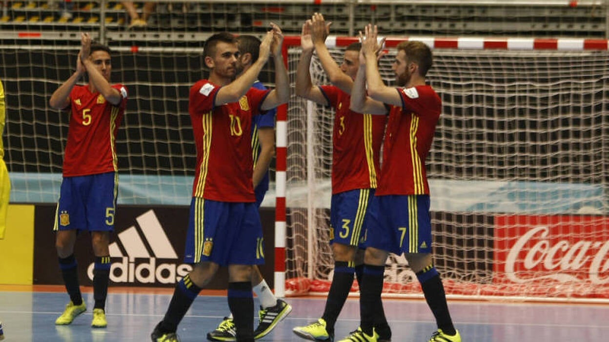 España vence a Irán y muestra su firmeza