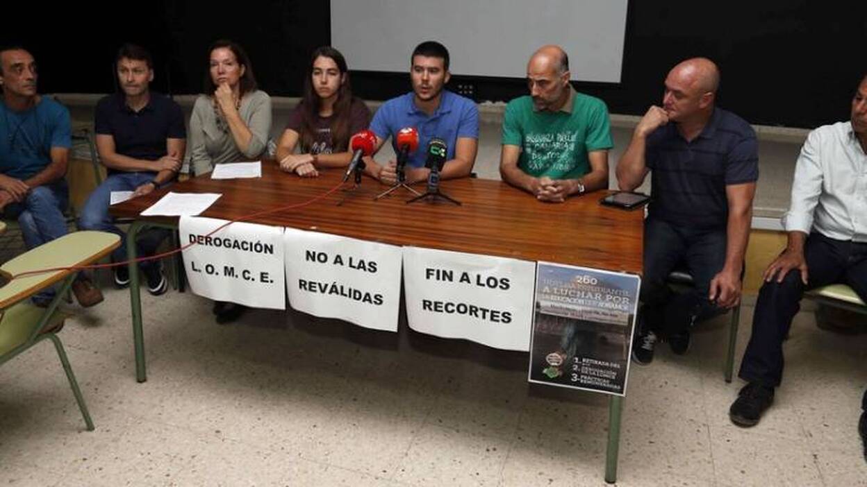 Alumnos, profesores y padres llaman a la movilización contra la Lomce