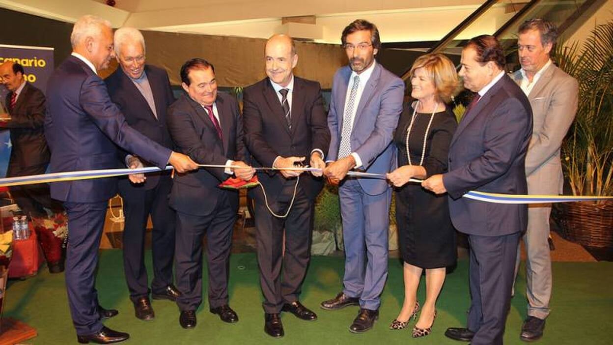 Hiperdino inaugura su tradicional nacimiento