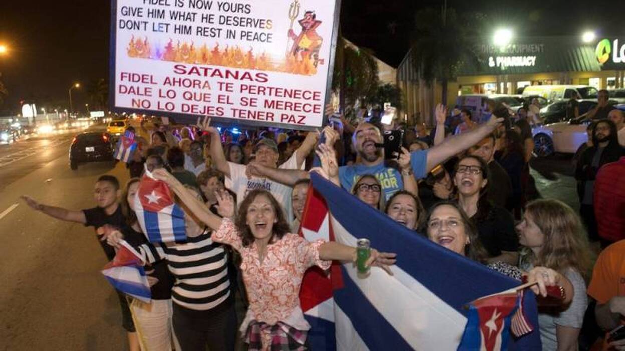 Fiesta en el Versailles de Miami tras la muerte de Fidel Castro