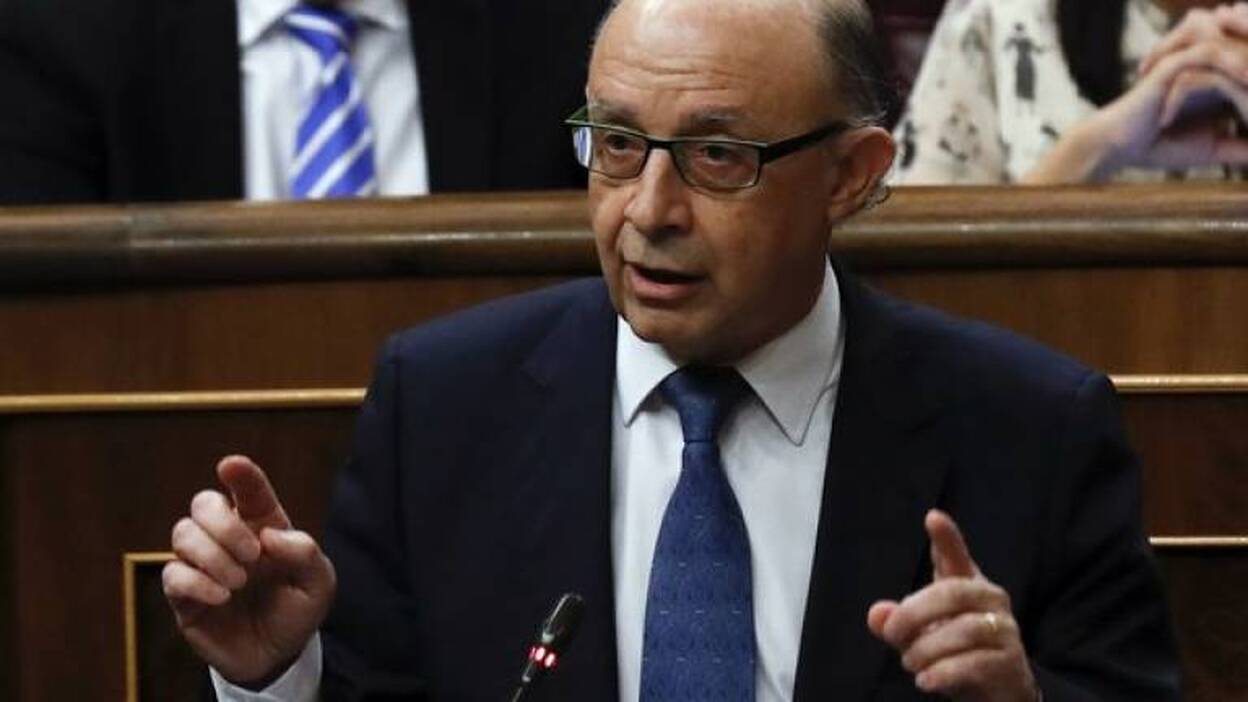 Montoro limitará a 1.000 euros los pagos en efectivo