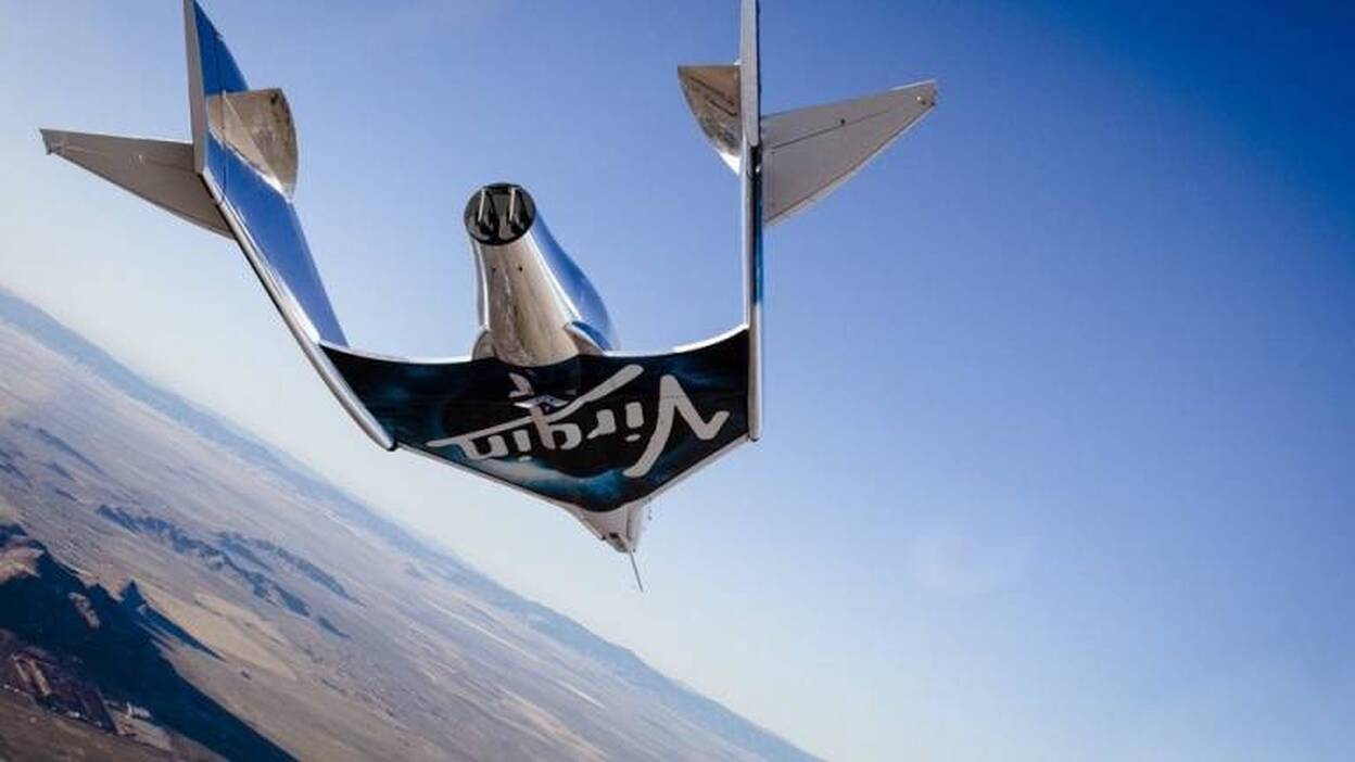El nuevo avión espacial de Virgin Galactica ya vuela libre