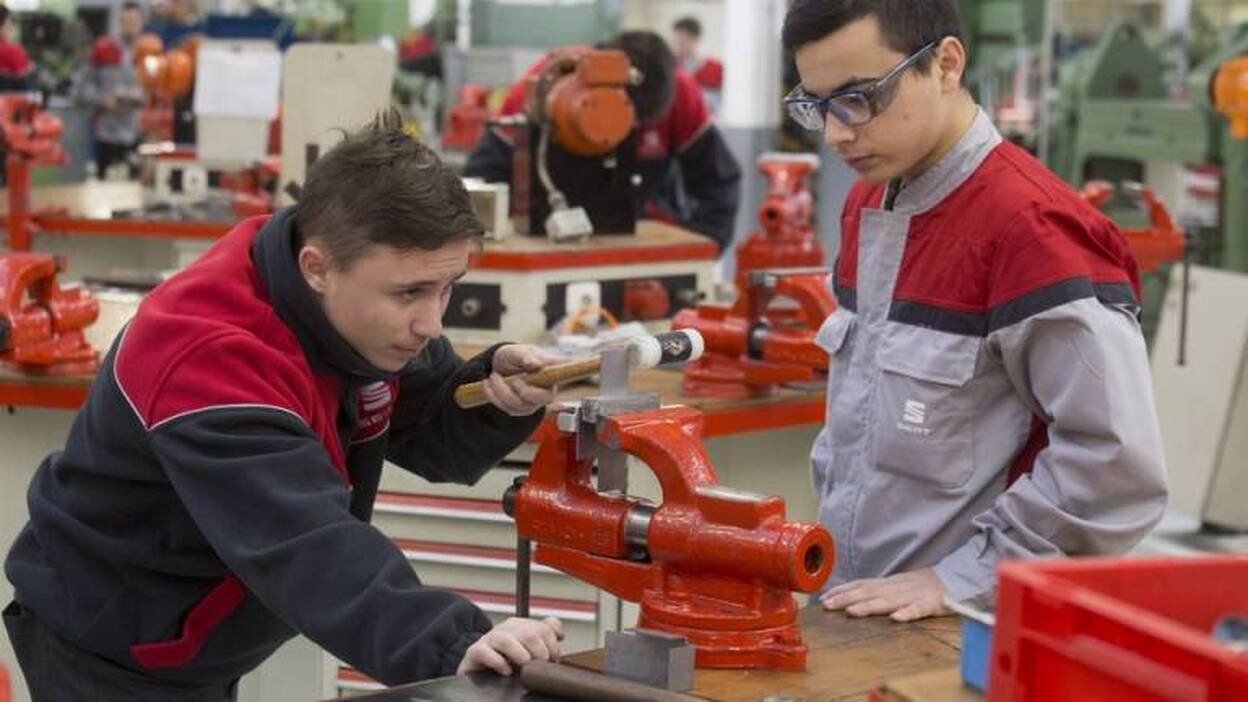 Seat celebra el 60 aniversario de su Escuela de Aprendices