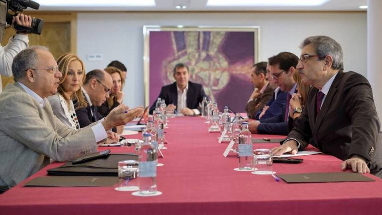 Clavijo logra el apoyo mayoritario del Parlamento para pedir más financiación