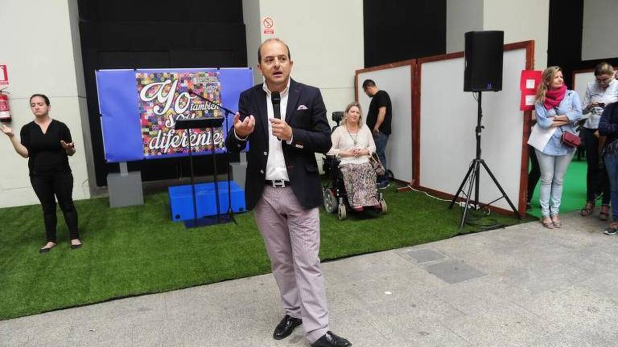 Cardona da un paso al frente