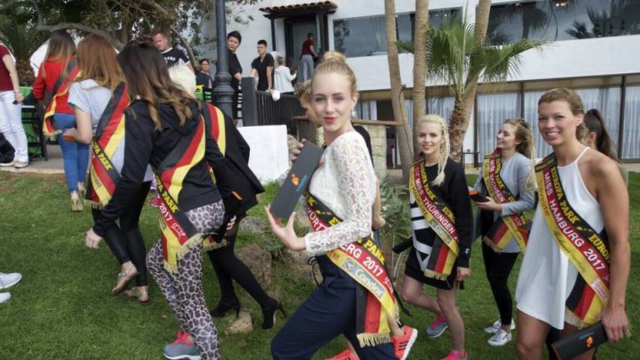 Las 21 aspirantes a Miss Germany 2017 desfilan por Fuerteventura