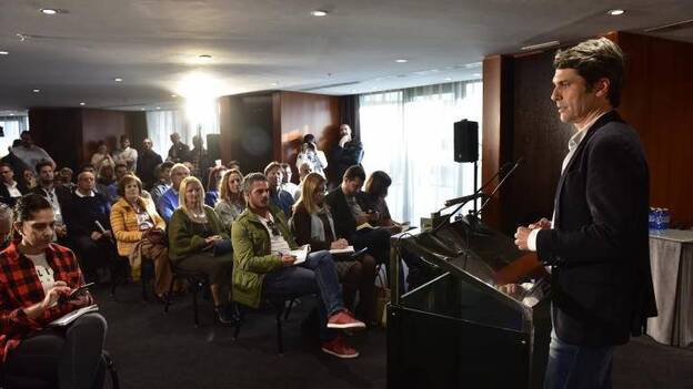 Los críticos acusan a Antona de "secuestrar" el partido
