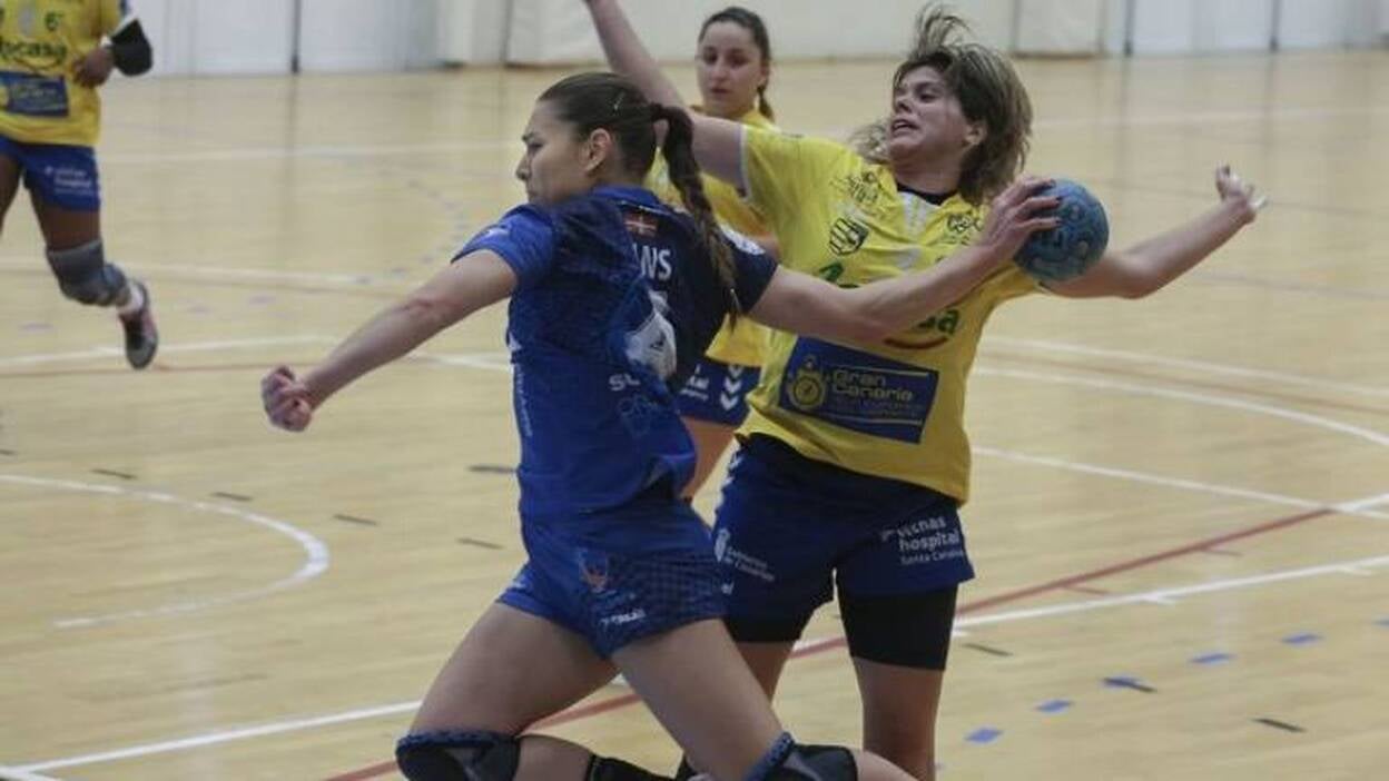 Almudena Rodríguez y María González, bajas del Rocasa frente al Granollers