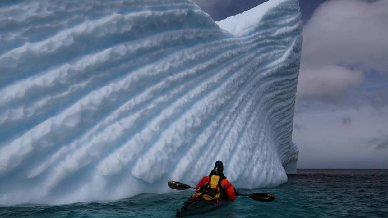 Kayakistas culminan la primera expedición alrededor del archipiélago Antártico