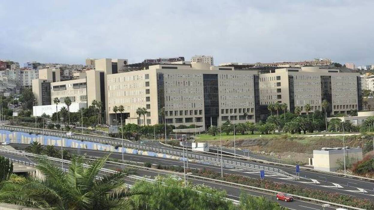 El Doctor Negrín y el Insular pasan consulta en otras islas