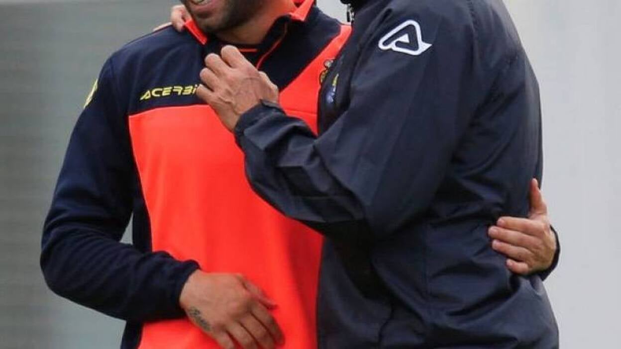 Setién estalla en Twitter y el presidente juega al despiste