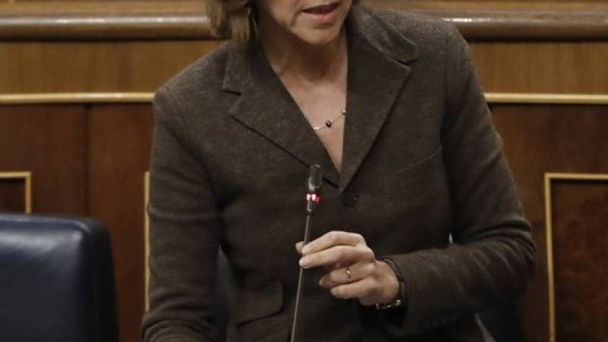 Cospedal apoya trasladar la base naval pero sin salir de la isla