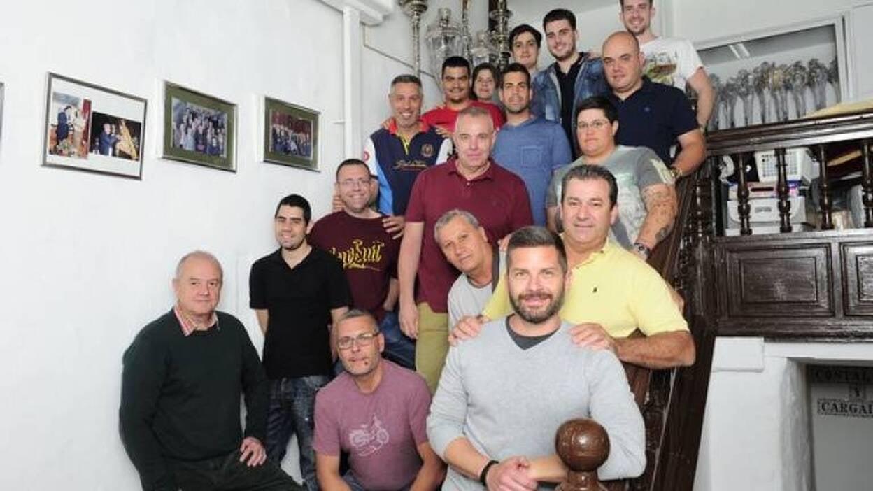 De mantillas y pasión costalera en la Semana Santa