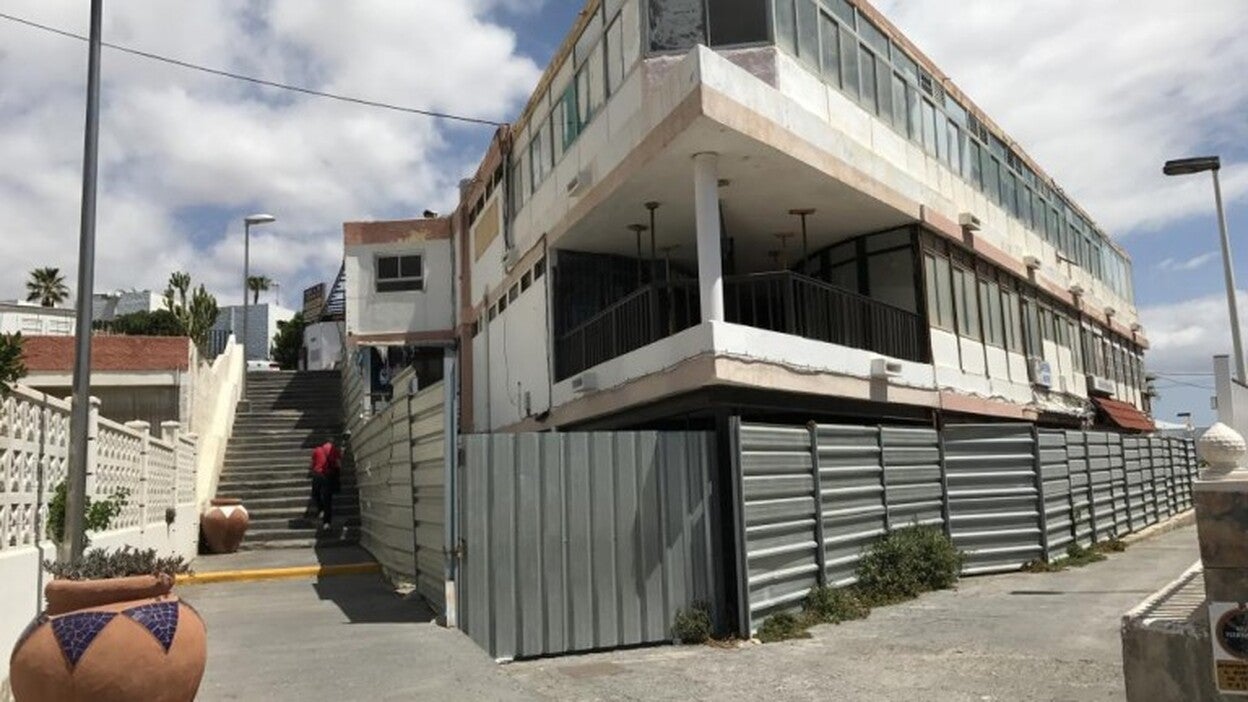 Indignados con el edificio en ruinas de Morro Besudo