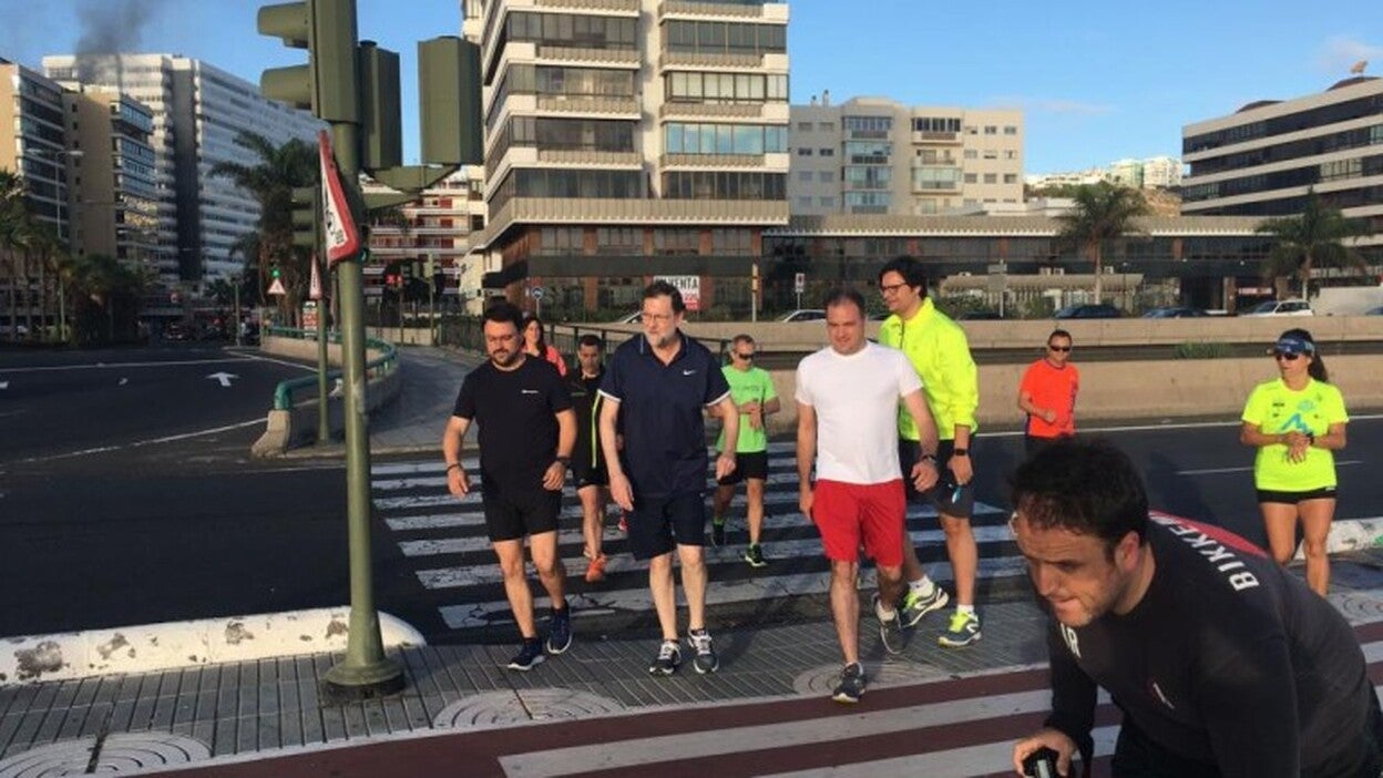 Rajoy se pasea por la capital grancanaria