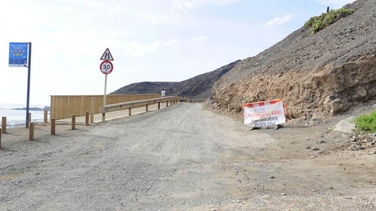 El cierre del Confital se prolonga ya por dos semanas