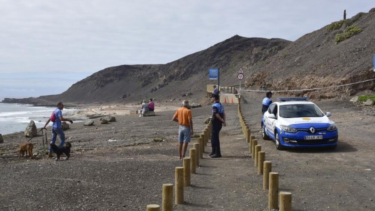 El Confital sigue cerrado y la contaminación se agrava