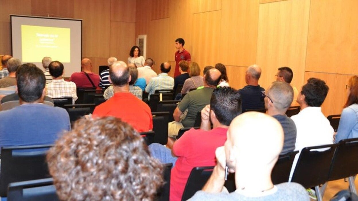 Agüimes repite curso de iniciación a la apicultura