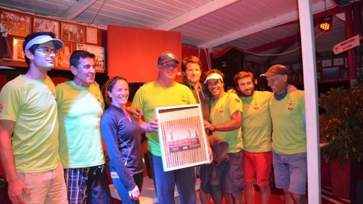 Antigua Craiova, campeón de la Vuelta a la Isla por tres segundos