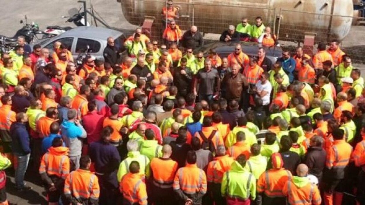 Estibadores y patronal se reúnen para intentar evitar la huelga