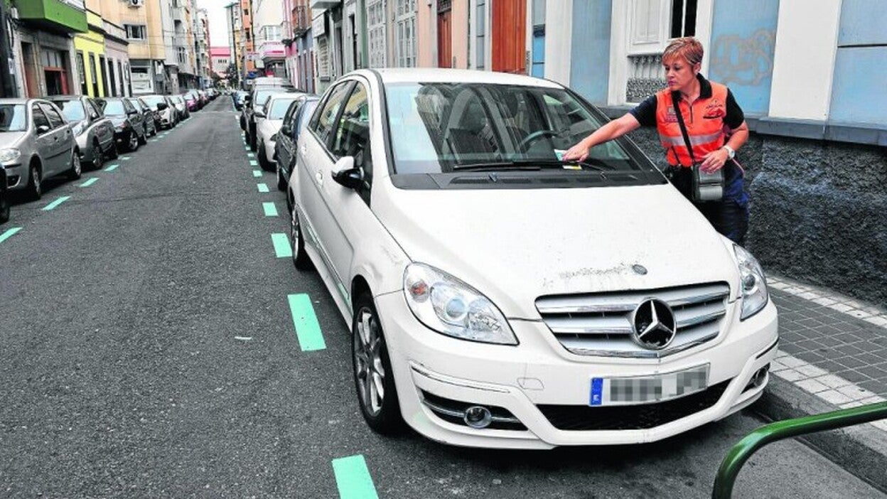 El Ayuntamiento cobra las multas de 4 años de zona azul