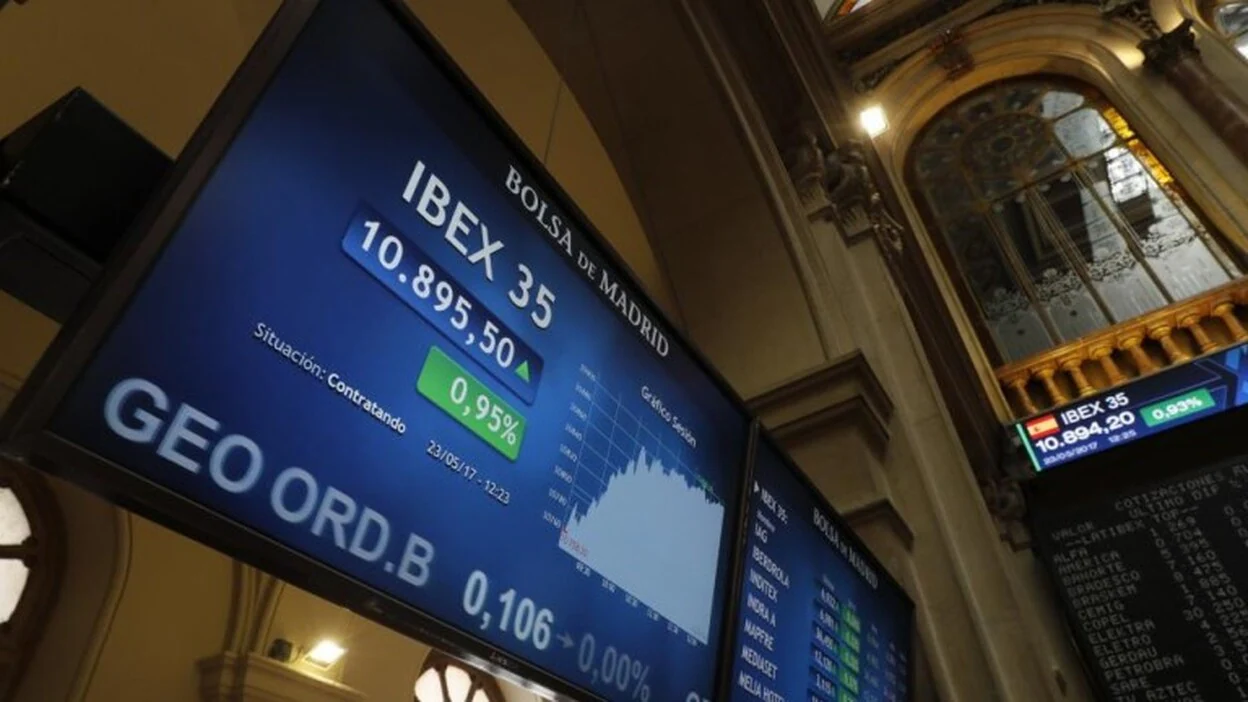 El IBEX 35 cotiza plano tras la apertura y apenas pierde un 0,03 %