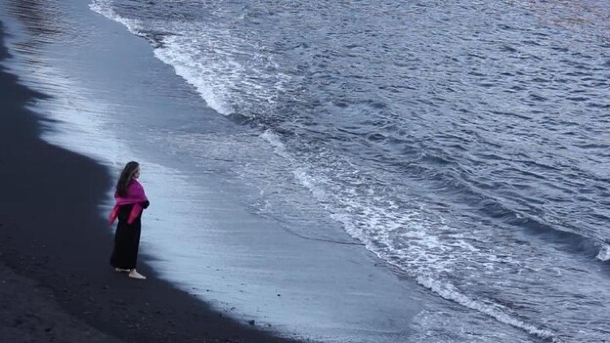 La poesía de Elsa López invade la pantalla en un documental