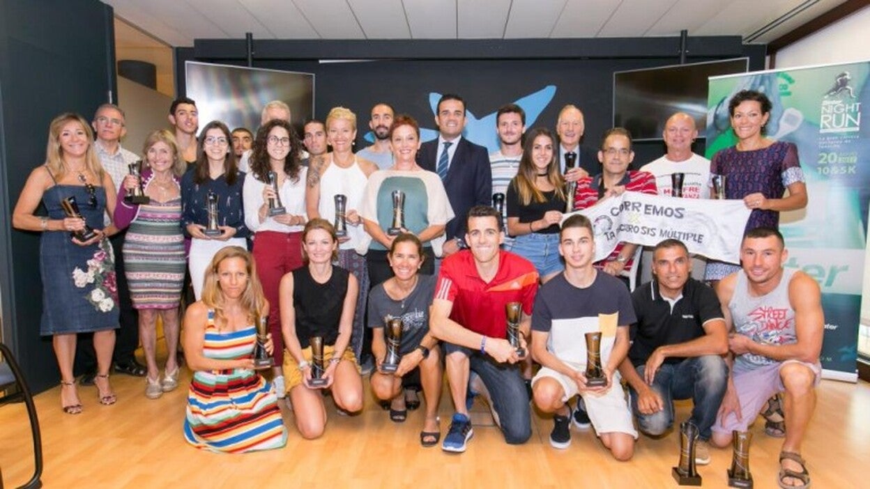 CaixaBank premia a los ganadores de la Binter NightRun Tenerife 2017