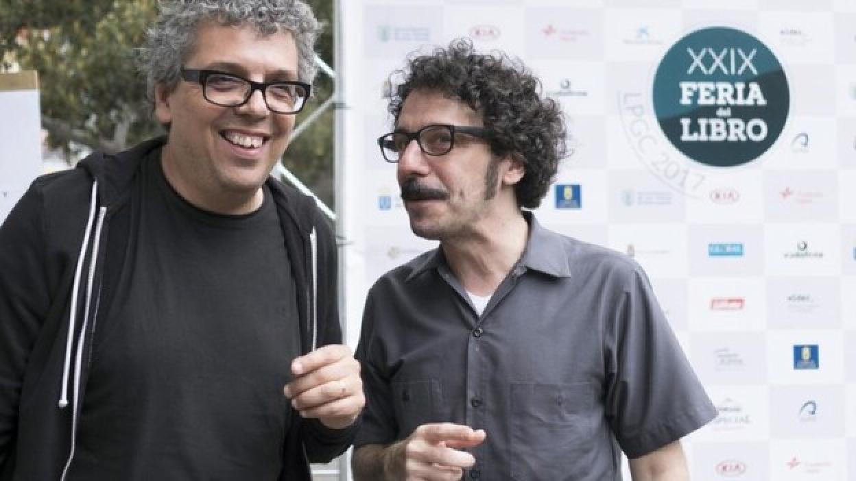 Pedro Guerra llega a la feria con un poemario