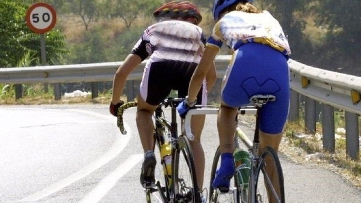 ¿Qué se debe tener en cuenta antes de adelantar a un ciclista?