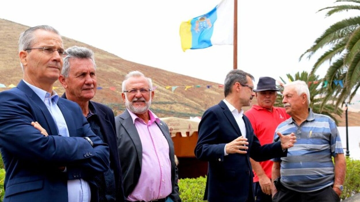 Feliz día de Canarias con Silbo gomero