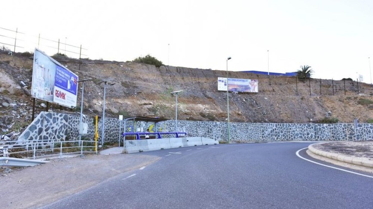 Los empresarios comienzan a retirar las vallas publicitarias