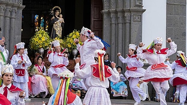 Bailarines de El Hierro en las Fiestas de San Antonio 2016. /  C7