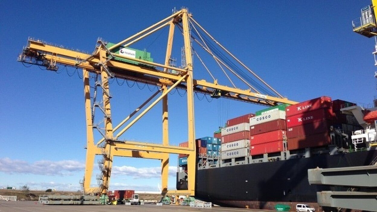 La huelga de estibadores puede "colapsar" la actividad económica en Canarias