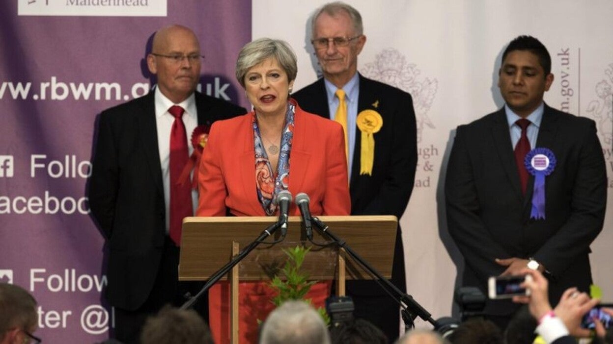 Los conservadores de Theresa May pierden la mayoría absoluta