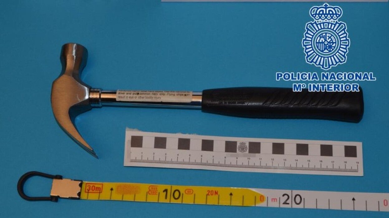 Detenida por golpear con un martillo al marido mientras dormía